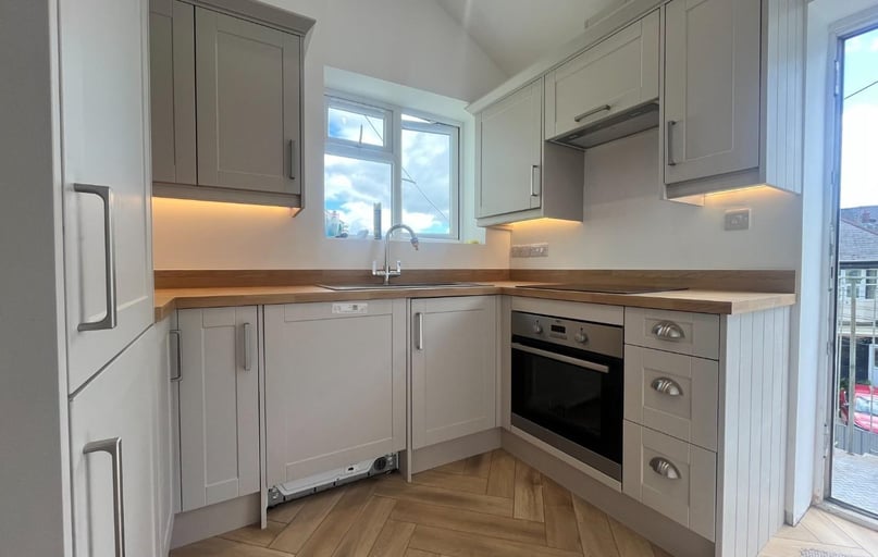 Connaught Avenue, Mutley, Plymouth - Image 1